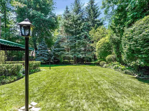 Exterior - 280 Vendome, Grosse Pointe Farms, MI 48236 photo 10 of 12