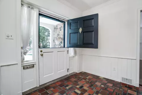Entry Way - 280 Vendome, Grosse Pointe Farms, MI 48236 photo 2 of 4
