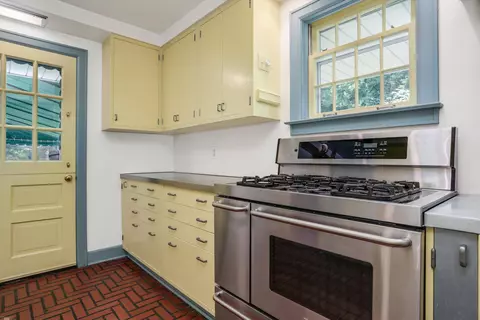 Kitchen - 280 Vendome, Grosse Pointe Farms, MI 48236 photo 5 of 5