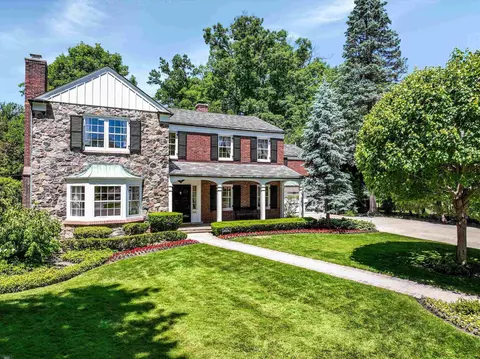 Exterior - 280 Vendome, Grosse Pointe Farms, MI 48236 photo 3 of 12