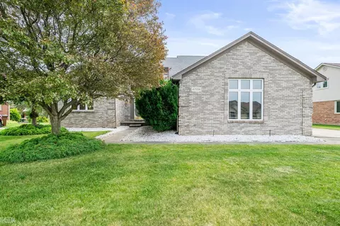 47556 Robins Nest, Shelby Township, MI 48315