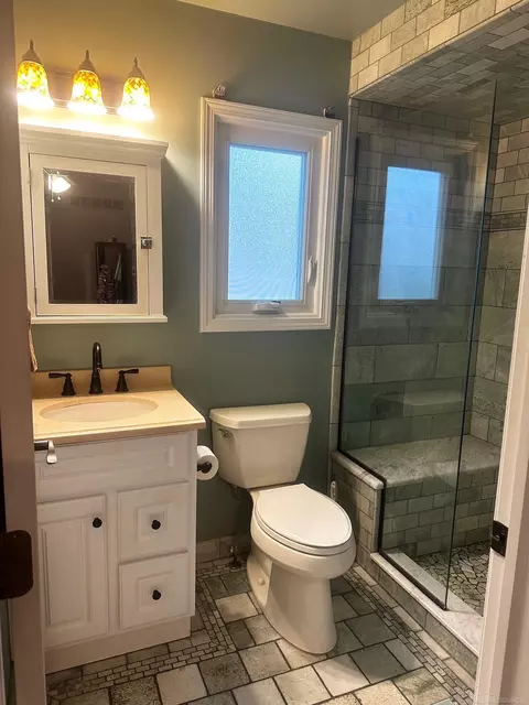 Bath - 48307 Jefferson, Macomb, MI 48044 photo 1 of 6