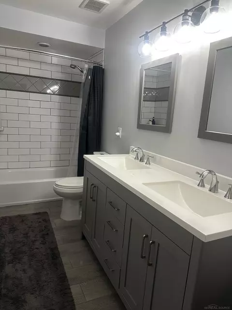 Bath - 48307 Jefferson, Macomb, MI 48044 photo 4 of 6