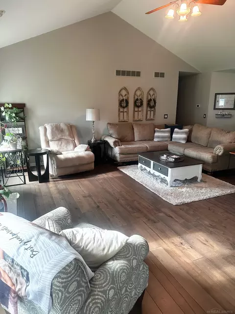 Living - 48307 Jefferson, Macomb, MI 48044 photo 2 of 2