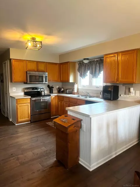 Kitchen - 48307 Jefferson, Macomb, MI 48044 photo 1 of 2
