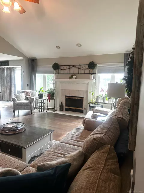 Living - 48307 Jefferson, Macomb, MI 48044 photo 1 of 2