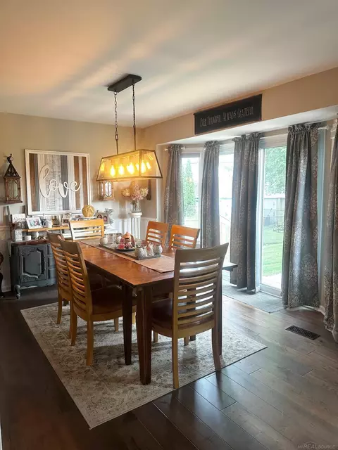 Dining - 48307 Jefferson, Macomb, MI 48044 photo 2 of 3