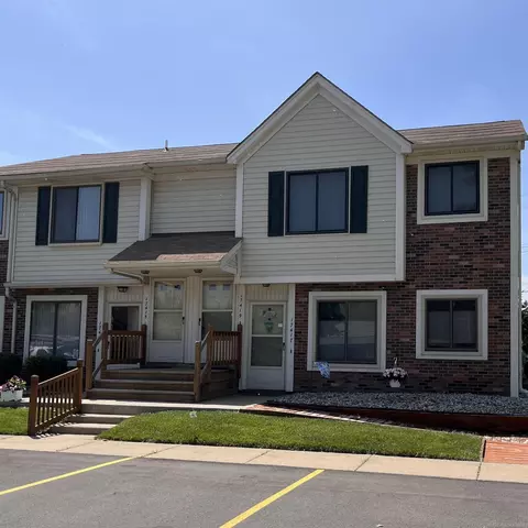 17419 Utica Oaks, Roseville, MI 48066