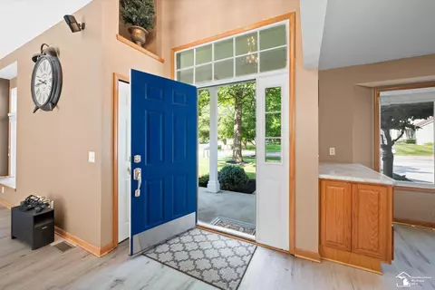 Entry Way - 6970 Pheasant Vw, Temperance, MI 48182 photo 1 of 5