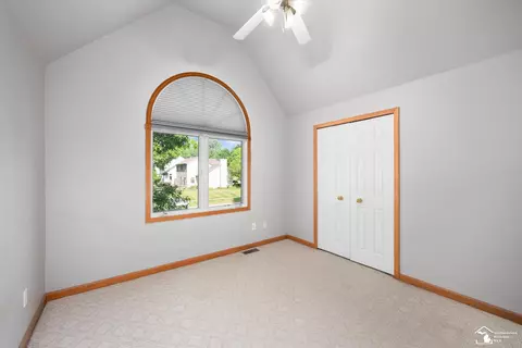 Bedroom - 6970 Pheasant Vw, Temperance, MI 48182 photo 5 of 8