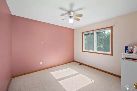 Bedroom - 6970 Pheasant Vw, Temperance, MI 48182 photo 3 of 8
