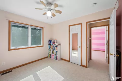 Bedroom - 6970 Pheasant Vw, Temperance, MI 48182 photo 4 of 8