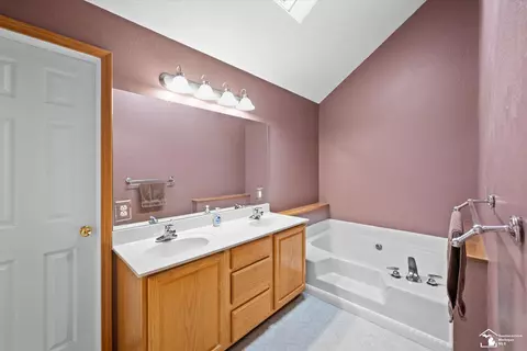 Bath - 6970 Pheasant Vw, Temperance, MI 48182 photo 2 of 2