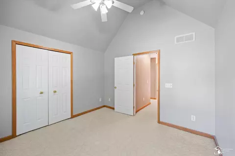 Bedroom - 6970 Pheasant Vw, Temperance, MI 48182 photo 6 of 8