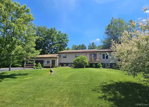 140 Dandelion, Marquette, MI 49855