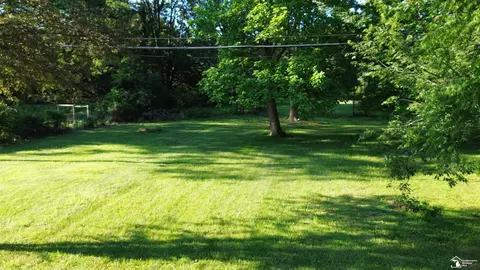 533 Center, Carleton, MI 48117 photo 4