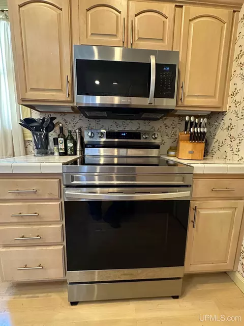 Kitchen - 608 N Main, Ishpeming, MI 49849 photo 4 of 6