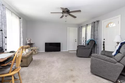 8675 Douglas, Temperance, MI 48182 photo 9