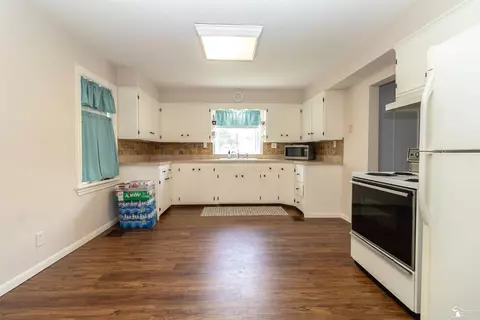 8675 Douglas, Temperance, MI 48182 photo 14