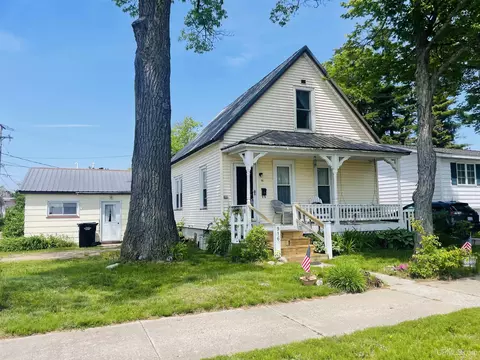 916 Minneapolis, Gladstone, MI 49837