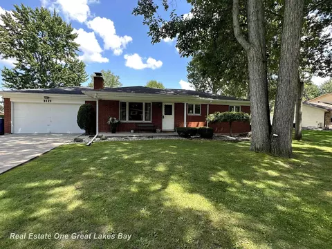 1121 Curwood, Saginaw, MI 48609