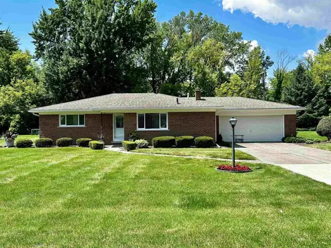 37911 Greenwich St, Clinton Township, MI 48036