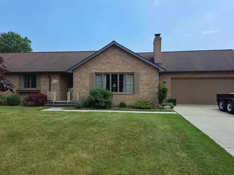 4053 Dover Ln, Bay City, MI 48706