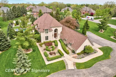 8266 Pine Holw, Grand Blanc, MI 48439