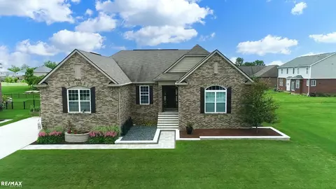 27218 Clear Lk, New Baltimore, MI 48051