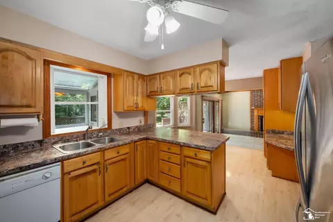 11275 Douglas, Temperance, MI 48182 photo 9