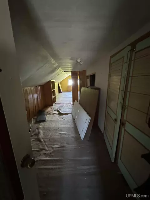 Entry Way - 124 Cliffs, Gladstone, MI 49837 photo 1 of 1