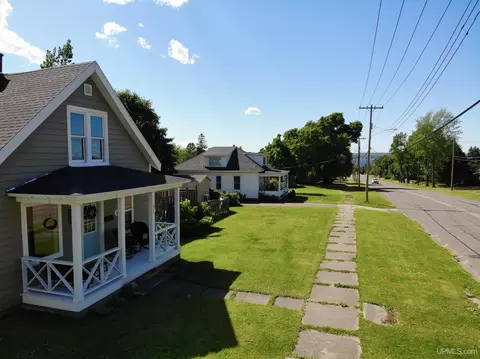 621 E Broad, L'anse, MI 49946 photo 2