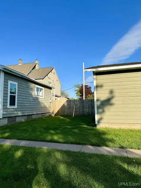 621 E Broad, L'anse, MI 49946 photo 29