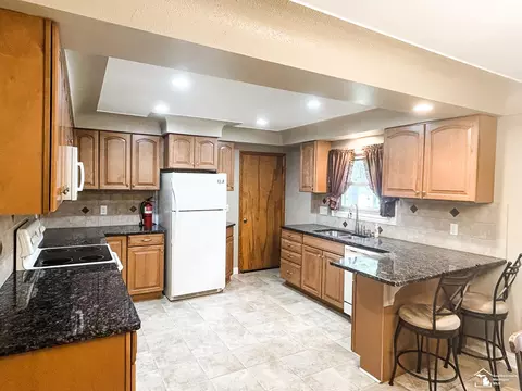 296 E Hurd, Monroe, MI 48162 photo 10