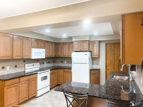 296 E Hurd, Monroe, MI 48162 photo 9