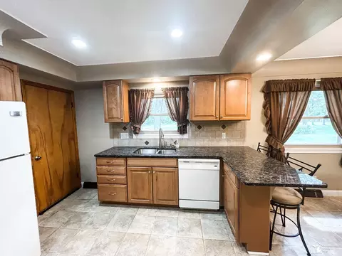 296 E Hurd, Monroe, MI 48162 photo 13