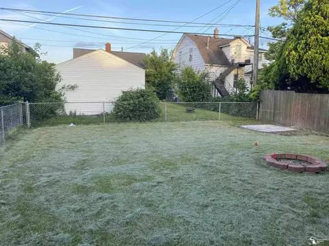 Exterior - 642 Maple, Monroe, MI 48162 photo 6 of 9