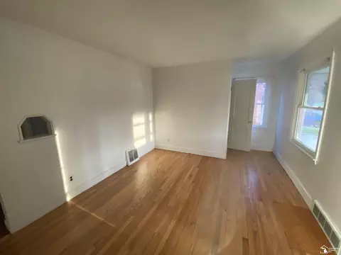 Living - 642 Maple, Monroe, MI 48162 photo 3 of 3