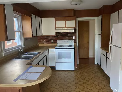 Kitchen - 642 Maple, Monroe, MI 48162 photo 2 of 2