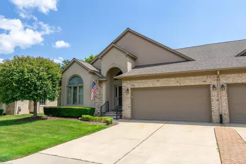 52774 Hunters Pointe UNIT 44;  13, Macomb, MI 48042