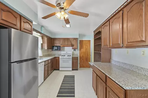 Kitchen - 2745 E Carleton, Adrian, MI 49221 photo 4 of 5