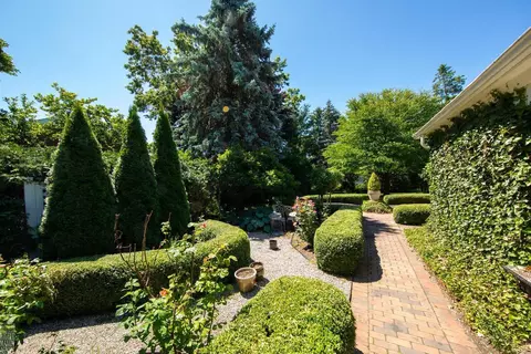 65 N Deeplands, Grosse Pointe Shores, MI 48236 photo 2