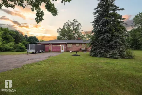 1883 Roods Lk, Lapeer, MI 48446