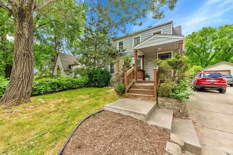141 Robert, Auburn Hills, MI 48326
