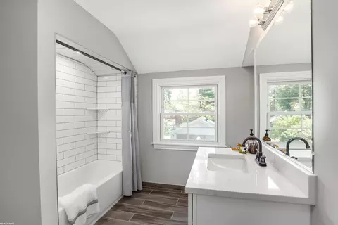 1771 Severn, Grosse Pointe Woods, MI 48236 photo 15