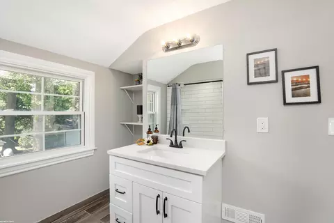 1771 Severn, Grosse Pointe Woods, MI 48236 photo 16