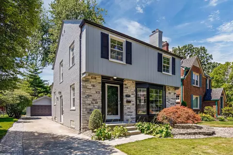 1771 Severn, Grosse Pointe Woods, MI 48236 photo 4