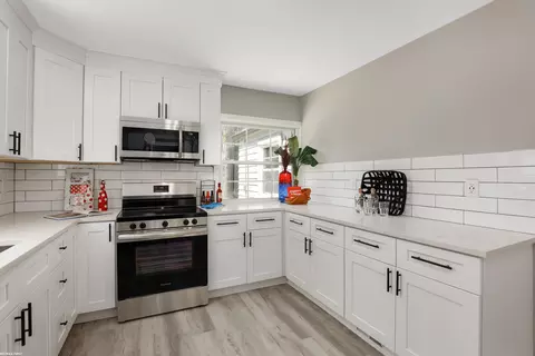 1771 Severn, Grosse Pointe Woods, MI 48236 photo 13