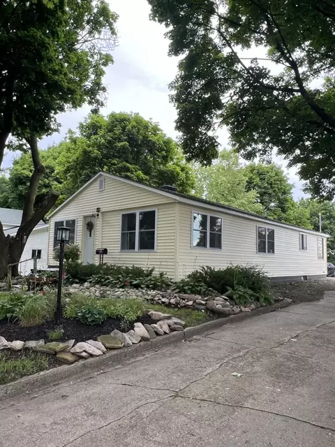 206 Dunlop, Clare, MI 48617