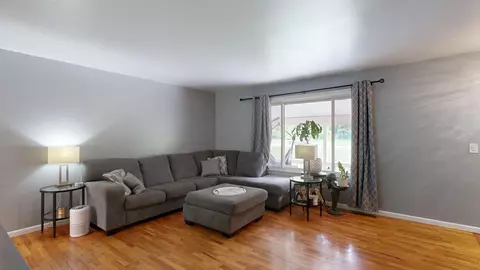 Living - 9096 Carpenter, Flushing, MI 48433 photo 1 of 3